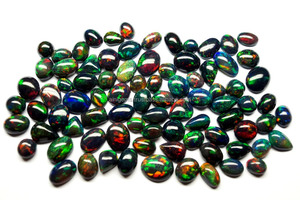 Lot de cabochons en opale noire éthiopienne naturelle en forme de mélange de pierres précieuses en opale noire polie lisse de 4 à 5 carats - Product Image 3