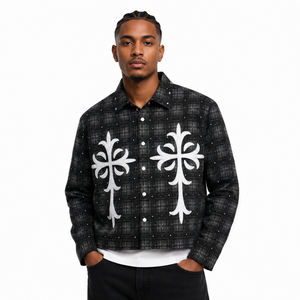 Chemise en flanelle à carreaux brodée style streetwear pour hommes et femmes, coupe oversize vintage en coton noir et gris, manches longues, style gothique décontracté - Product Image 1