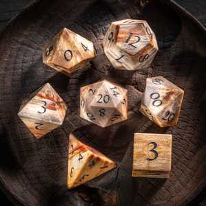 Dés en bois poli faits à la main, écologiques, de qualité supérieure, style classique et moderne, personnalisables, pour jeux de société en famille - Ludo - Product Image 3
