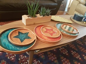 Plateau en bois bleu étoilé pour servir des bonbons, des collations, des apéritifs et des présentations festives du Ramadan et de l'Aïd, provenant d'Inde. - Product Image 3