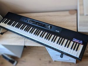 Piano digital Roland FP30X de 88 teclas contrapesadas, el más vendido, para principiantes - En stock - Product Image 1