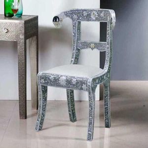 Chaise exclusive en résine avec incrustations de os, surface polie à la main et détails d'artisanat artistique - Product Image 2