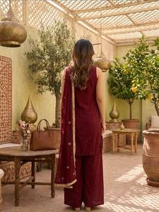 Ensemble Kurti Palazzo brodé Premium Rangoli Crush avec Dupatta à sequins épais |   Vêtements ethniques de créateurs pour femmes - Product Image 3