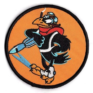 Écusson brodé circulaire avec motif Canard Pilote sur fond orange, à coudre sur tissu - Product Image 1