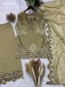 Nouvelle Collection Designer : Ensemble Crêpe Brodé avec Broderie à Sequins et Découpes, Manches Longues, Pantalon Palazzo et Dupatta – Achetez en Ligne en Inde - Product Image 5