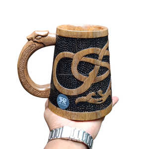 Magnifique stein à bière en bois sculpté d'inspiration viking, durable et écologique, cadeau pour les garçons d'honneur, pour la décoration de fête et de bar - Product Image 5