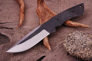 Couteau de chasse artisanal à lame fixe en acier inoxydable, pointe tombante, pour survie et bushcraft, par A&M Enterprises - Product Image 6