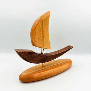 Modelo de barco de madera de aspecto antiguo para mesa, velero decorativo náutico vintage para decoración costera clásica - Product Image 1