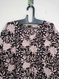 ชุดเดรสผ้าฝ้ายสีเขียวลายดอกไม้ทำมือ สไตล์อินเดีย คิโมโน โรบ น้ำหนักเบา เหมาะสำหรับใส่เที่ยวพักผ่อนสไตล์โบฮีเมียน - Product Image 4