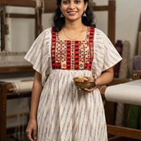 Robe tunique artisanale ample pour femme, style bohème moderne, en coton et lin écologique, rayée et brodée, idéale pour les fêtes
