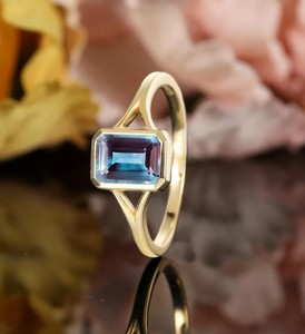 <b>Emerald</b> Cut Alexandrite Luxury Wedding Engagement <b>Ring</b> in 925 <b>Silver</b> with Color Change Gemstone for Women - Product Image 5