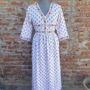 ชุดเดรสอินเดียผ้าฝ้ายพิมพ์ลายด้วยมือ 100% คอวี แขนยาว ลายดอกไม้ สไตล์ลำลอง ทั้งแบบทูนิคและชุดยาว ราคาโรงงาน - Product Image 1