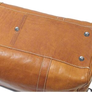 Bolsa de viaje versátil de cuero marrón para negocios y ocio - Product Image 3