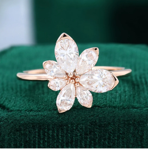 Elegante anillo de diamantes con forma de flor de diseñador en chapado en oro con corte Marquesa tamaño personalizado VVS Moissanite Diamond Designer Ring - Product Image 1
