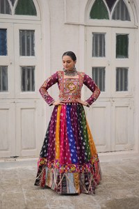 Lehenga de Georgette Estampado Premium para Mujer con Top Bordado Kutchi Gamthi, Ropa Tradicional India para Bodas y Festivales - Product Image 3