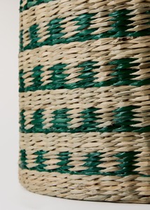 Panier long bicolore en fibres naturelles, fait main, pour rangement, vente en gros, écologique, fabriqué au Vietnam - Product Image 4
