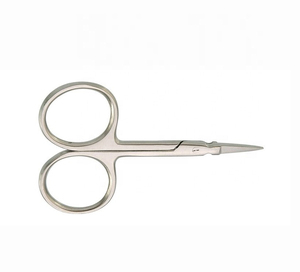 Ciseaux à cuticules pour manucure avec des pointes de précision affûtées, conçus pour un contrôle soigné et lisse et des résultats propres pour les soins des ongles. - Product Image 3