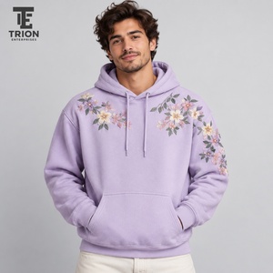 Sudadera con capucha bordada para hombre, elegante y cómoda, combina tela acogedora con bordados detallados y comodidad moderna para atuendos casuales diarios y viajes. - Product Image 1