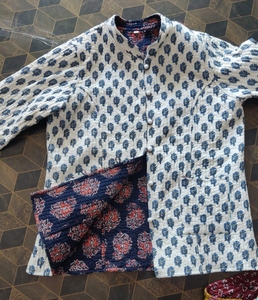 Chaqueta Reversible Acolchada de Algodón Estampada a Mano para Mujer, Ropa Exterior Sostenible de Boutique, Fabricante Mayorista para Exportación - Product Image 4