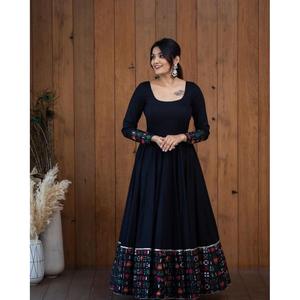 RAYON ATTRACTIVE AVEC IMPRIMÉ NUMÉRIQUE ROBE DE TRAVAIL NOIR - Product Image 2