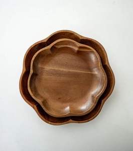 Plateau de service en bois moderne et écologique, fabriqué à la main en bois massif naturel, finition lisse, compatible lave-vaisselle et micro-ondes pour la cuisine - Product Image 6