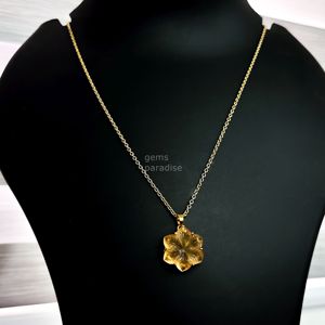 Collar con colgante de flor de piedra lunar melocotón tallada a mano para mujer, hecho a mano con gema de piedra lunar melocotón - Product Image 5