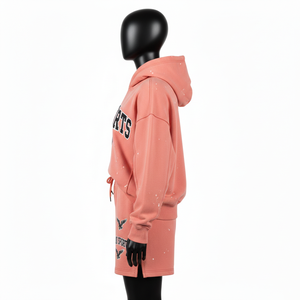 ชุดเซ็ตฮู้ดดี้และกางเกงขาสั้นผ้าฝ้ายฟลีซพรีเมียมสำหรับผู้หญิง 320 GSM สีชมพูคอรัล ทรงโอเวอร์ไซส์ พิมพ์ลายโลโก้นกอินทรีแบบพัฟ ปรับแต่งได้ - Product Image 3