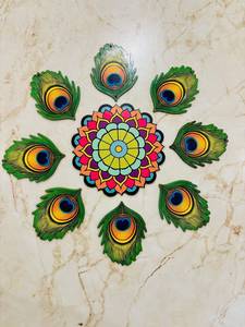 Décoration de sol artisanale en bois MDF avec découpe Mandala Rangoli en plumes de paon pour la salle de prière et l'ornementation de Diwali - Product Image 2