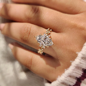 Elegante Anillo de Compromiso Chapado en Oro Amarillo con Diamante Moissanita Corte Marquesa para Mujer, Joyería Fina, Regalo de Boda - Product Image 5