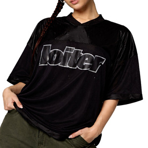 Camiseta de fútbol americano transpirable de malla oversize negra estilo urbano con número gráfico en la manga, personalizable para equipos y marcas. - Product Image 1