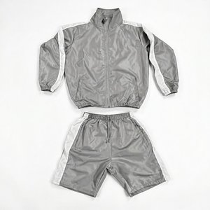 Nouveaux ensembles de shorts coupe-vent en nylon de haute qualité pour hommes, couleur argentée, avec logo personnalisé, pour l'été, vêtements streetwear pour hommes. - Product Image 1