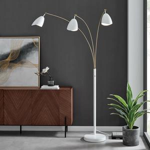 Elegante Lámpara de Pie con Acabado en Latón y Pantalla Clásica Tipo Tambor para Vestíbulo de Hotel - Product Image 6