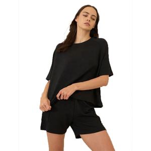 Conjunto de Dos Piezas para Mujer, a la Moda 2025, Transpirable, Bordado, Ligero, Personalizado, Camisa y Pantalón Corto en Color Negro - Product Image 1