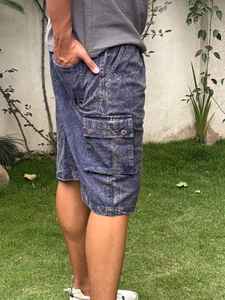 กางเกงขาสั้นคาร์โก้ผู้ชายผ้าฝ้ายปรับแต่งได้ แห้งเร็ว เอวกลาง สวมใส่สบาย เหมาะกับกิจกรรมกลางแจ้งและกีฬา พร้อมลายโลโก้ที่เป็นเอกลักษณ์ - Product Image 4