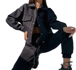 Ensemble de survêtement pour femmes, haut court en coton biologique personnalisé, pantalon de jogging, sweat-shirt, ensemble de survêtement à capuche en 2 pièces - Product Image 3