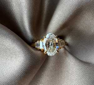Precioso Anillo Moderno de 7 Piedras con Diamante Ovalado de 3.00CT, Corte Escalonado, Oro Sólido de 14K, Joyería Fina Perfecta para Bodas y Fiestas - Product Image 3