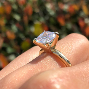 Anillo de Diamante Cultivado en Laboratorio con Corte Cojín y Tallo Dividido, Diseño Intrincado, Elegancia Estructural, Joya Fina Nupcial de Alto Lujo - Product Image 2