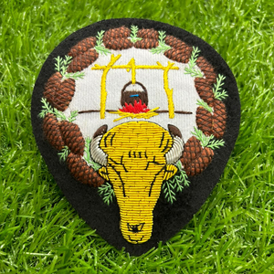 Patch brodé main personnalisable style classique, motif pomme de pin et crâne de taureau en fil d'or, à coudre sur les vêtements et les chapeaux - Product Image 4
