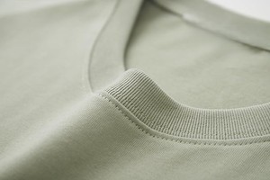 เสื้อยืดคอกลมแขนสั้นผู้ชาย สีพื้นเรียบๆ สไตล์ลำลอง สีเทาอ่อน - Product Image 5