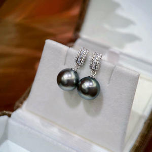 เครื่องประดับเงินแท้ S925 ต่างหูมุกเรียบง่าย 9-10 มม. สไตล์อินเทรนด์ ยาวหวาน สำหรับสุภาพสตรีที่มีเสน่ห์ - Product Image 1