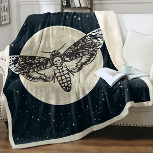 Coperta Sherpa Gotica con Teschio e Falena della Morte, Stile Dark Academia, Celestiale, per l'Inverno, per Divano, Letto o Poltrona - Product Image 1