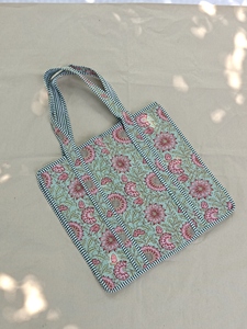 Sac fourre-tout en coton matelassé vert menthe fait main, imprimé floral, sac de shopping bohème - Product Image 4