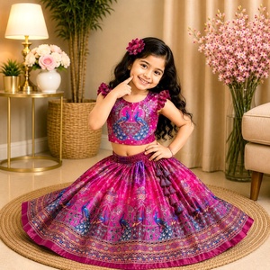 Ensemble Lehenga traditionnel indien pakistanais pour filles, imprimé paon, avec travail de miroir artisanal, pour Diwali, coupe ample - Product Image 4