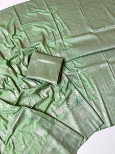 Sari en crêpe de Khaddi pur, tissage jacquard, teint à la main, couleur unie, motif Jaal riche, bordure et pallu en Zari lourd, avec chemisier - Product Image 3