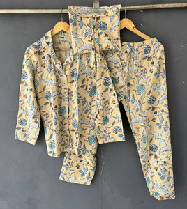 Conjunto de pijama estampado elegante para mujer, de algodón suave, dos piezas, ropa de dormir informal para el hogar - Product Image 1