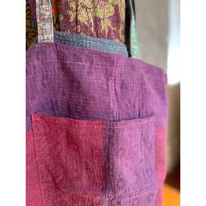 Sac fourre-tout vintage Kantha de haute qualité en toile améthyste avec broderie et lettres décoratives, couleur unie, lavable pour usage quotidien toutes saisons - Product Image 2