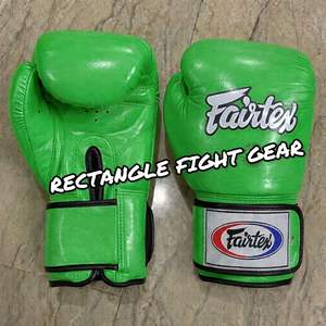 Gants de boxe Muay Thai MMA en cuir de qualité supérieure, sur mesure, avec fermeture auto-agrippante Fairtex et support de poignet. - Product Image 1