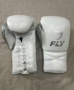 Guantes de Boxeo Fly SuperLace Pro Fight Sparring Training de Cuero Vacuno Auténtico, Guantes de Boxeo con Color, Talla y Logotipo Personalizados - Product Image 1