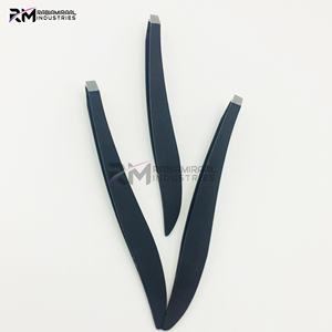 Pinzas para Cejas Personalizadas RMI con Recubrimiento de Polvo Negro / Punta Plateada de Acero Inoxidable, Juego de Pinzas de Punta Recta - Product Image 6