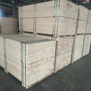 Poutre en LVL de pin du fabricant vietnamien, bois lamellé-collé pour coffrage de construction, échafaudage et support structurel - Product Image 1